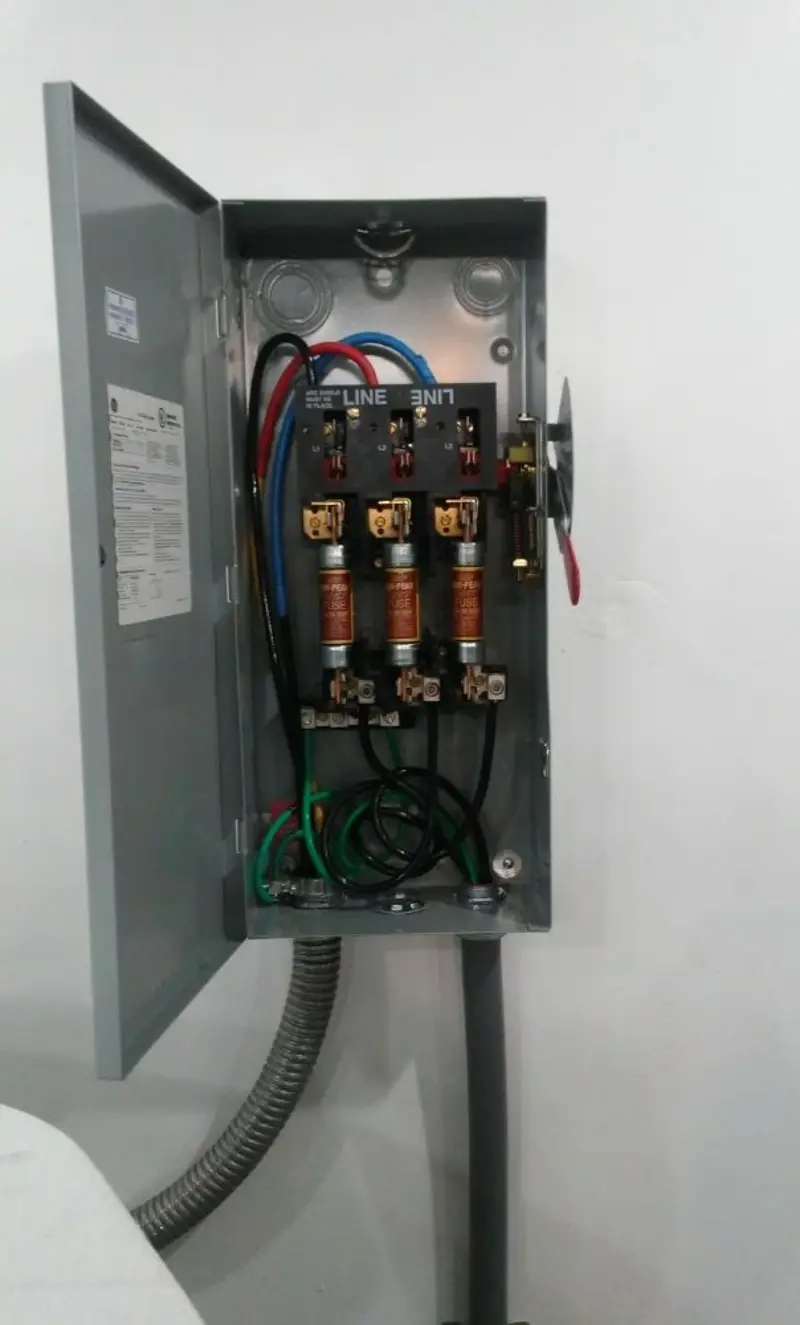 Three-phase disconnect switch installed for Smoke Detector Installation in San Antonio